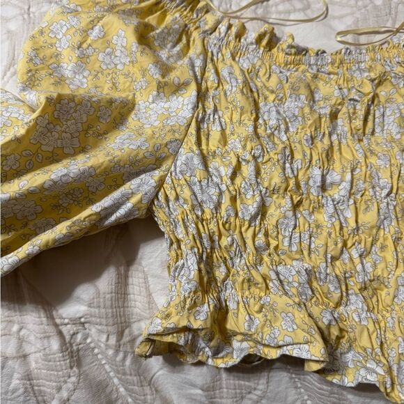 Yellow Floral Ruched Crop Top with Flutter Sleeves – Size Medium - Picture 2 of 7